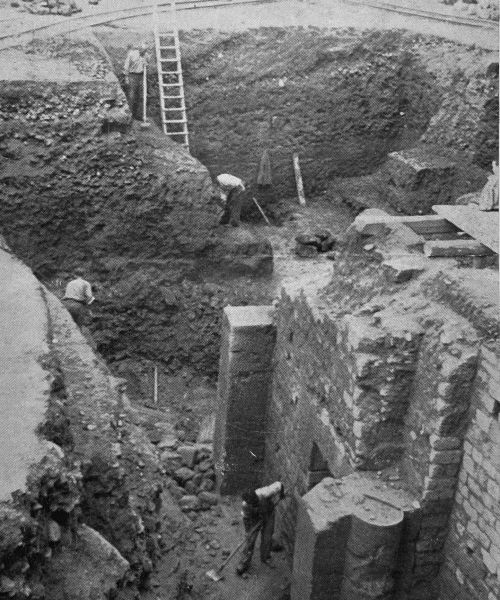 Manicomio di Volterra - Manicomio di Volterra La partecipazione dei ricoverati dell'ospedale psichiatrico agli scavi del teatro romano (1950-1953)